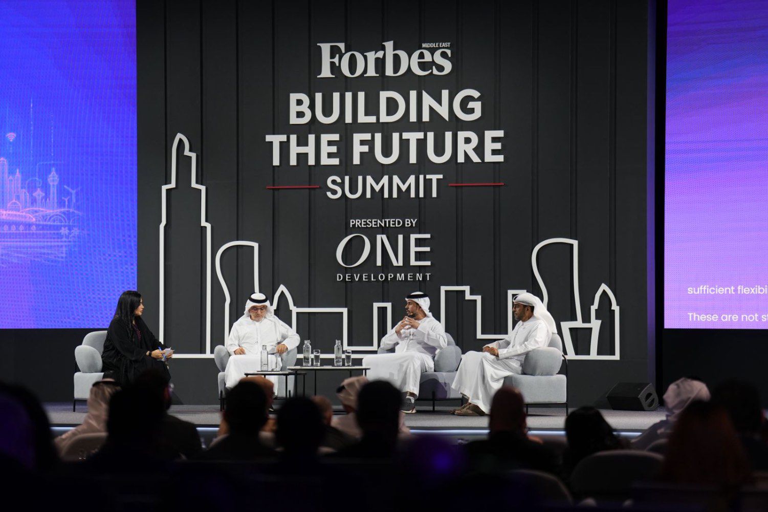 فعاليات النسخة الثانية من قمة فوربس الشرق الأوسط "بناء المستقبل 2026" تتواصل في أبوظبي، بمشاركة نخبة من صناع القرار وقادة الأعمال لمناقشة التوجهات التي ترسم ملامح مستقبل البنية التحتية والاستثمار والتنمية العمرانية.. جلسات ثرية وتوقيع اتفاقات وشراكات. #فوربس 