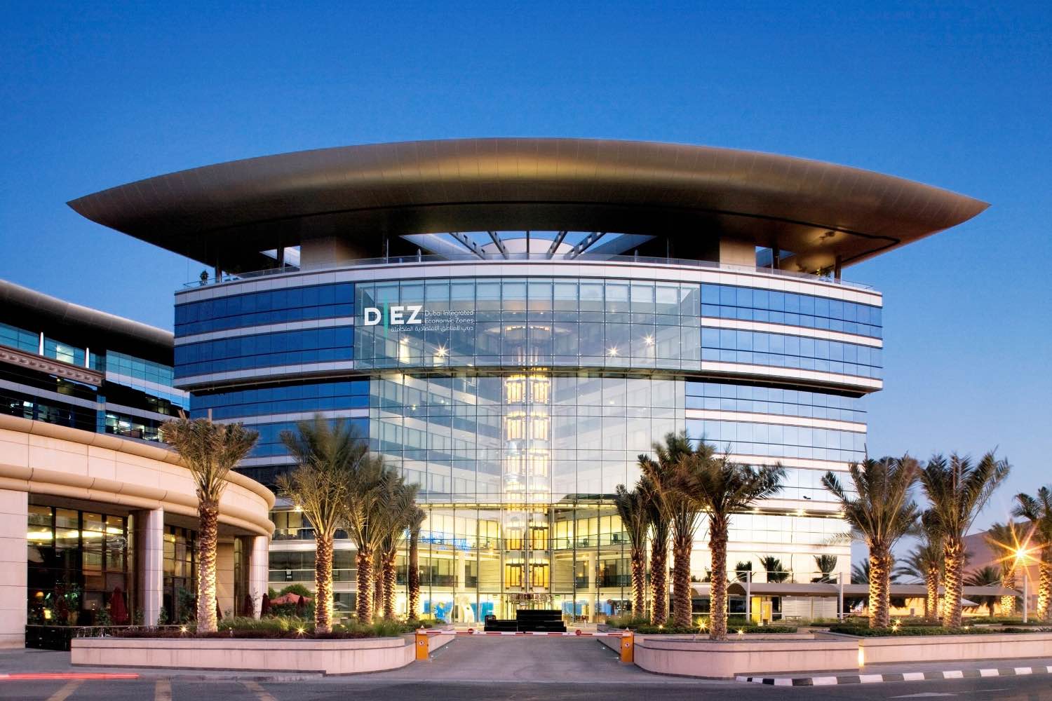 Dubai's Non-Oil Trade Surges Despite Global Disruptions