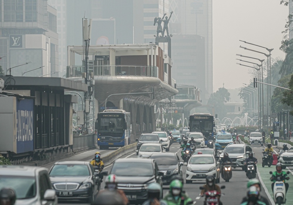 Indonesia's Civil Servants Urged To Work From Home Amid Worsening Air ...