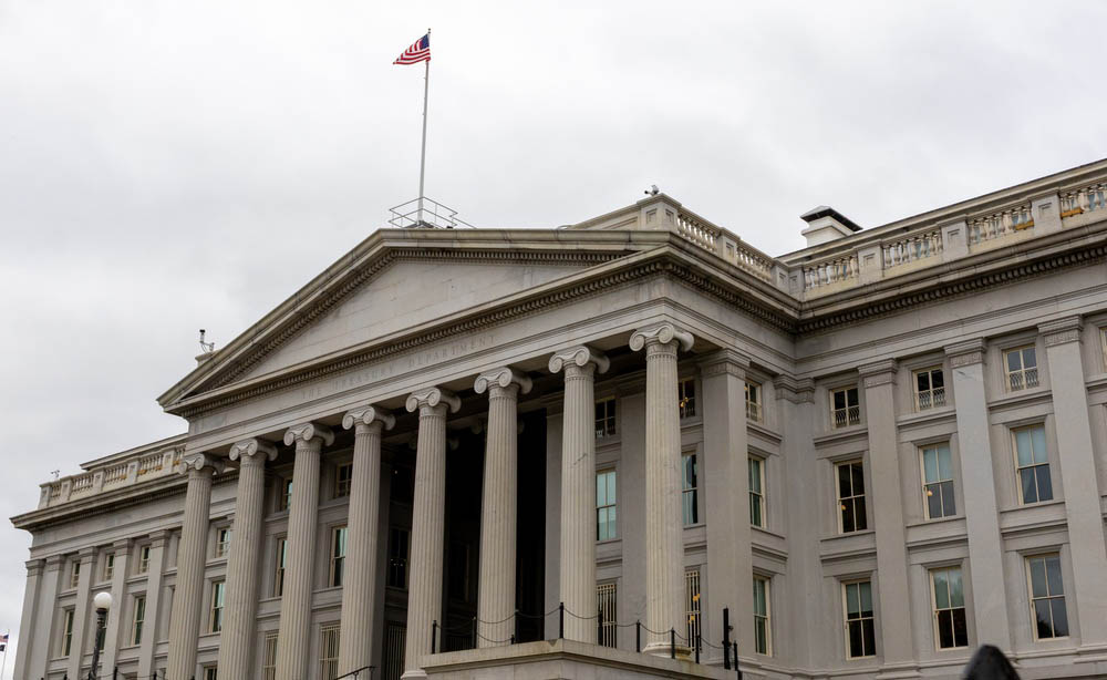 US Budget Deficit Widens to Nearly $2 Trillion in Fiscal 2026