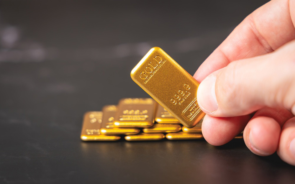 Gold and Silver Prices Drop as Tech Shares Slump, Interest Rates Rise