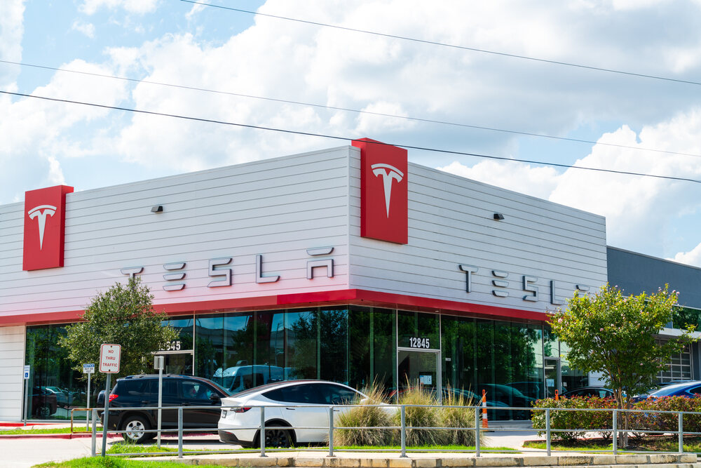 Tesla Reportedly Wants Staff To Stay In Closed-Loop System Until Mid-June