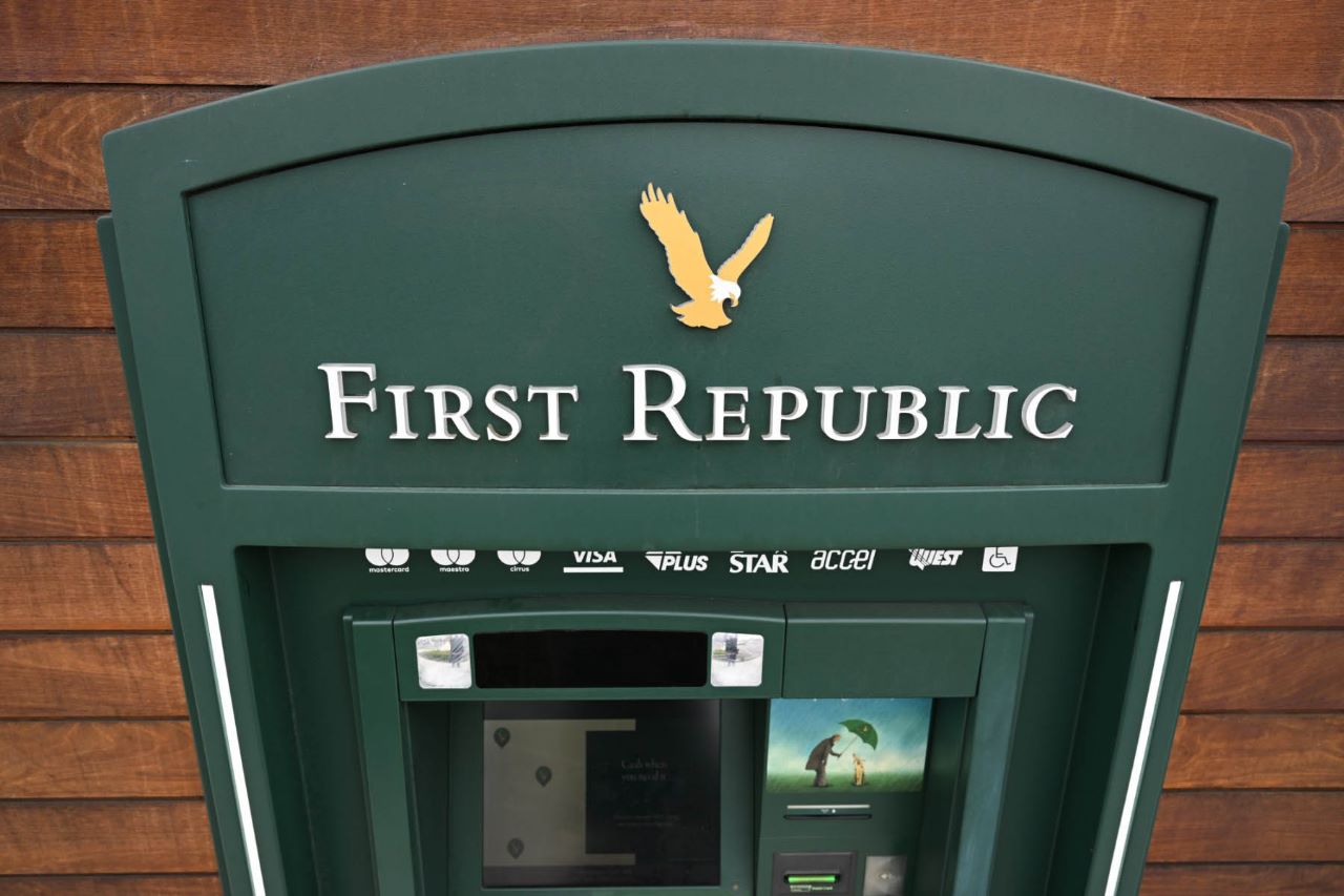 مديرون في مصرف First Republic باعوا أسهما قيمتها 12 مليون دولار قبل انهيار السهم