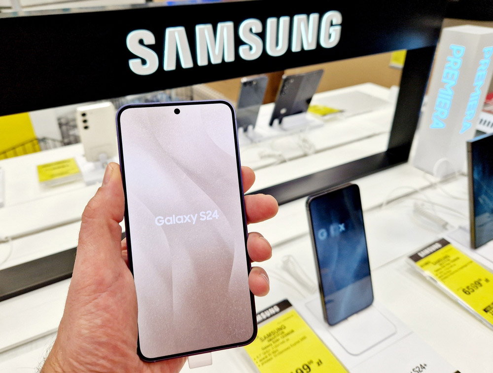 Samsung Regains Top Position In Global Smartphone Market From Apple 