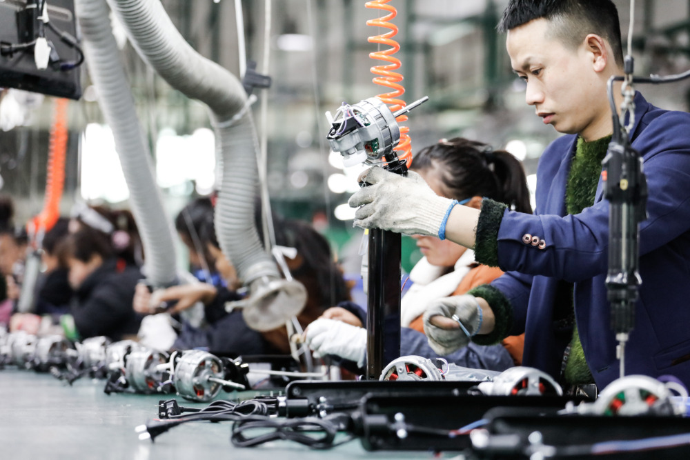 China’s October Factory Output Up 5%, Retail Sales Decline