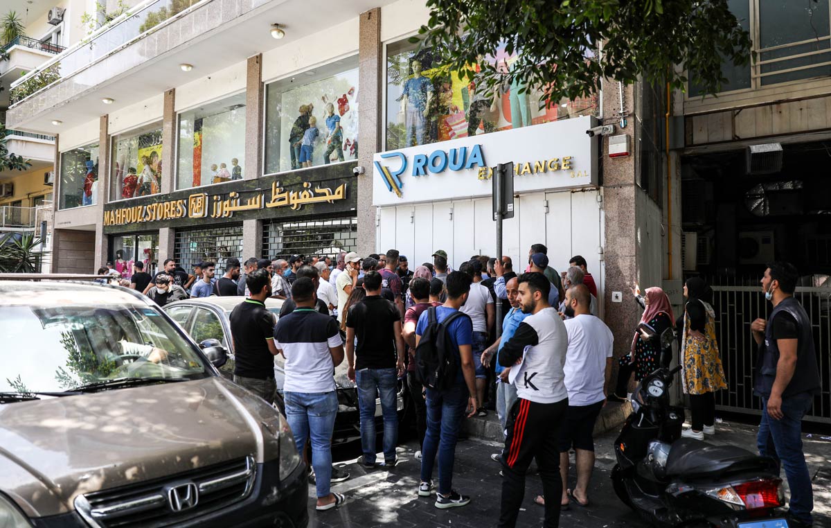 Lebanese Citizens Queued In Front Money Exchange Offices To Buy 200
