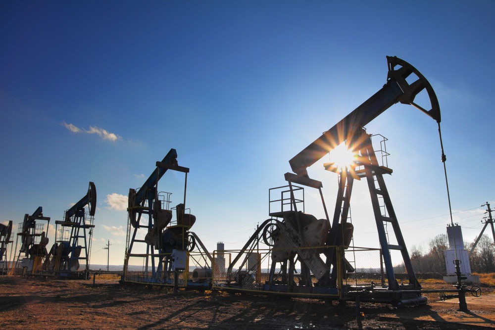 Oil Edges Up On China's COVID-19 Policy Easing, US Dollar Weakening
