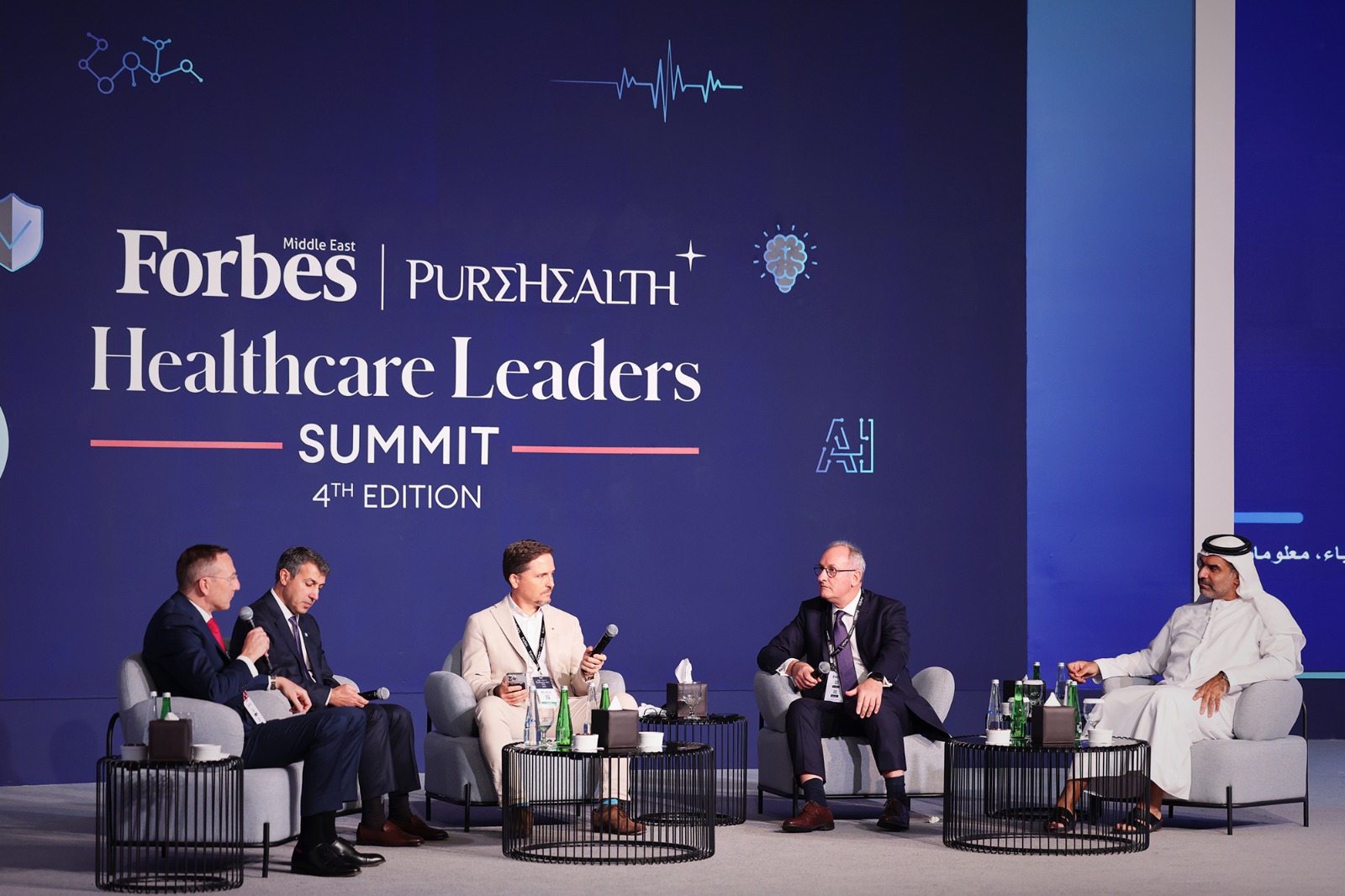 في قمة فوربس الشرق الأوسط لقادة الرعاية الصحية، جلسة حوارية تستكشف دور الذكاء الاصطناعي والابتكارات التقنية في تحسين جودة الرعاية وتخفيف الأعباء الإدارية على الأطباء مع الحفاظ على التفاعل الإنساني وثقة المرضى. #فوربس 