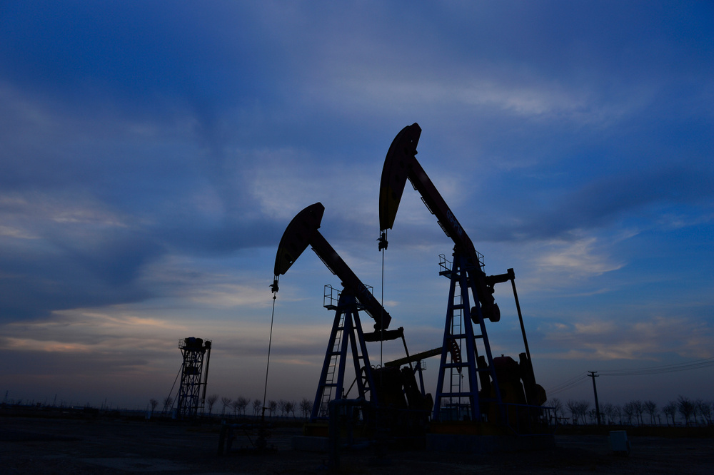 Oil Dips On Surge In US Stockpiles