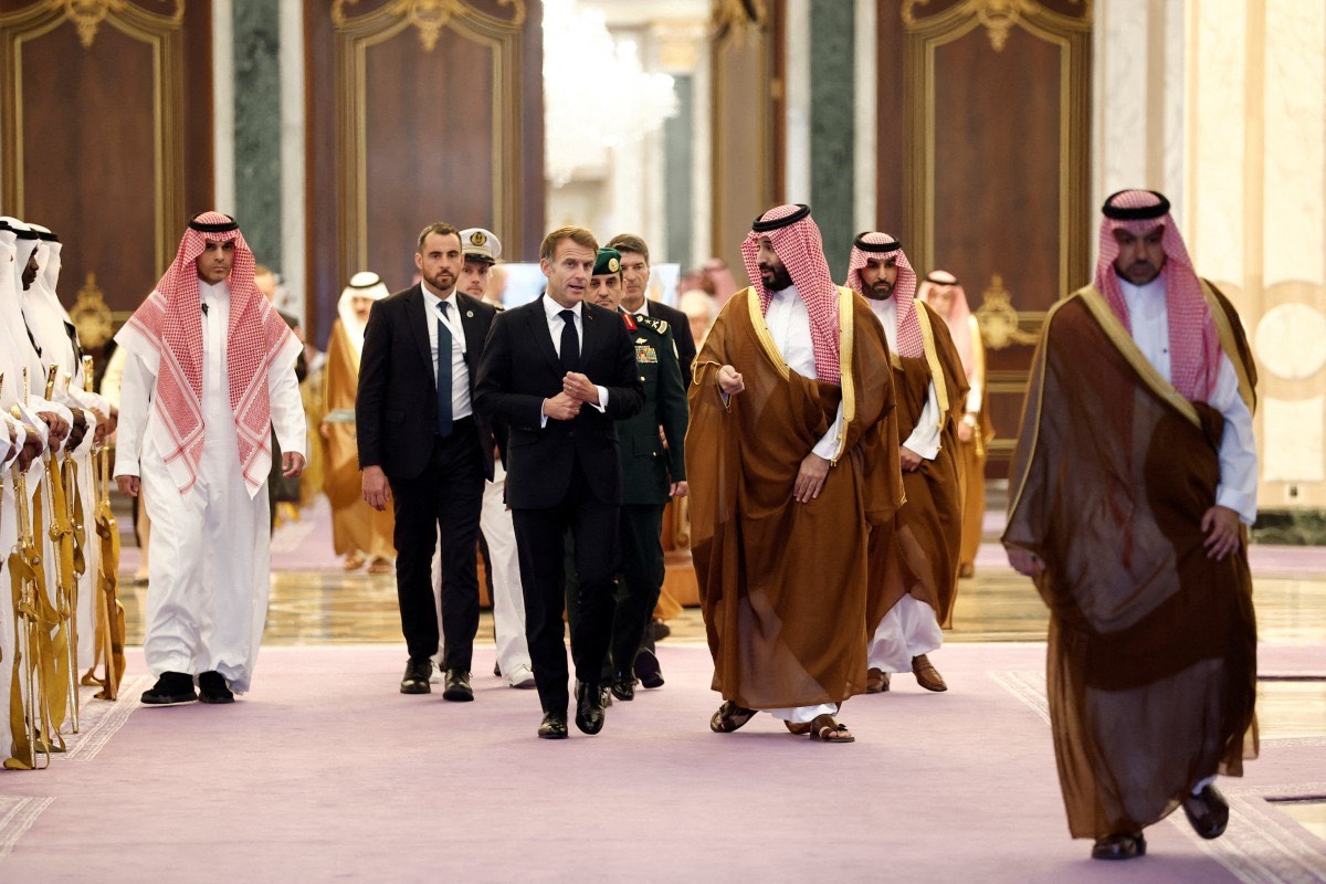 Macron en Arabie Saoudite pour sécuriser les approvisionnements énergétiques
