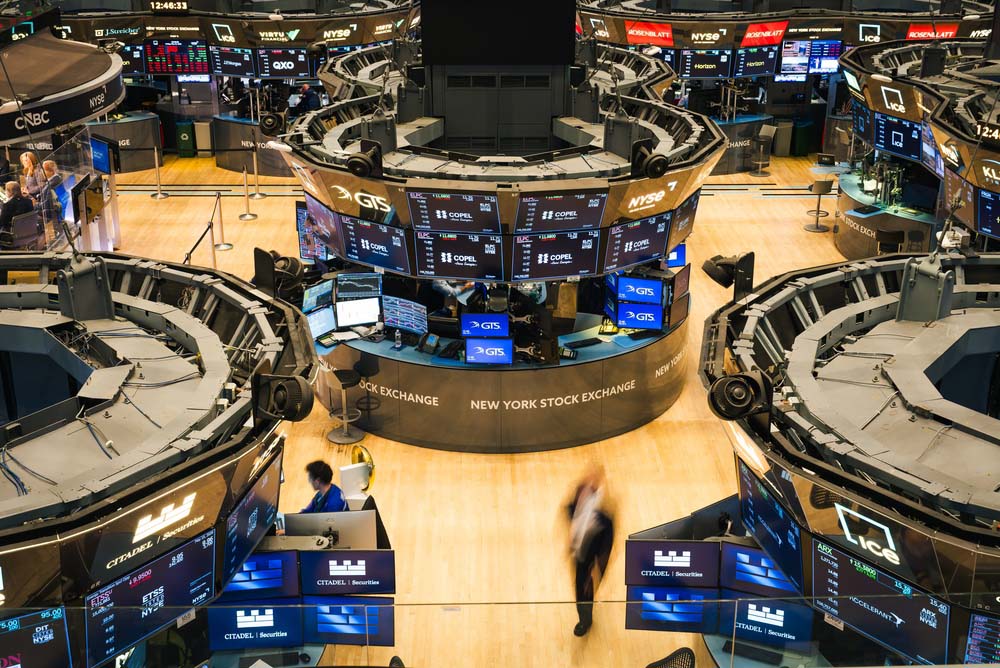 US Stocks Decline as Oil Prices Surge and AI Spending Uncertainty Looms