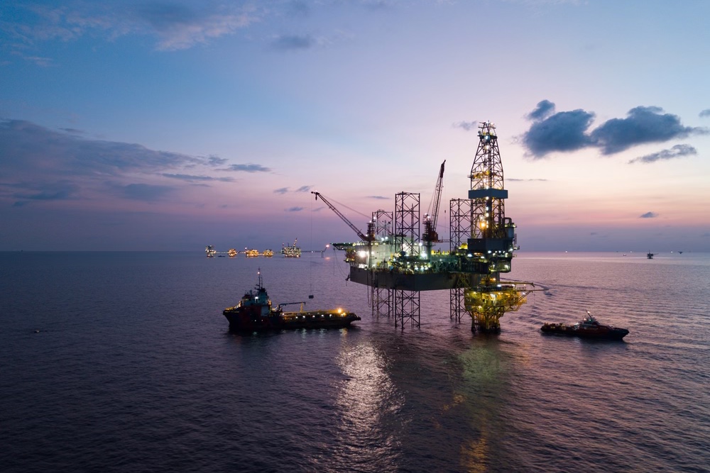 أسعار النفط تقفز بأكثر من 2.5% وخام برنت يتخطى 108 دولارات للبرميل