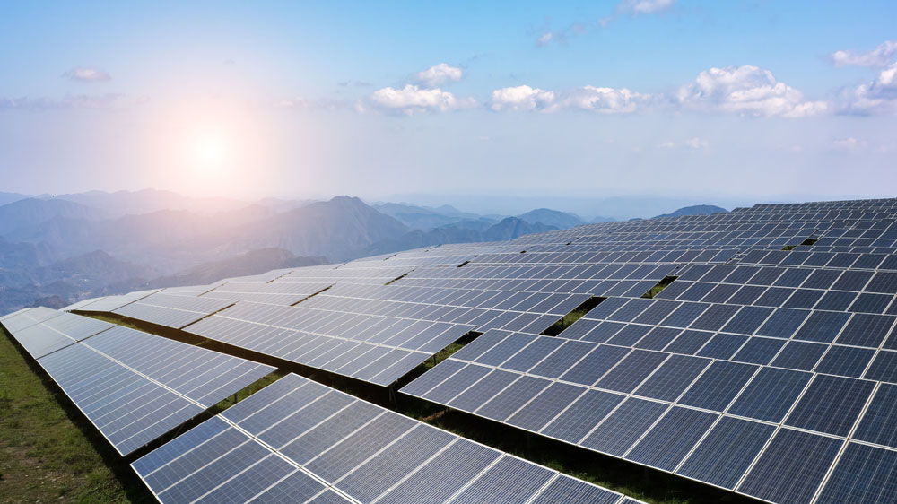 Masdar étend ses investissements en Grèce dans le solaire et les centres de données
