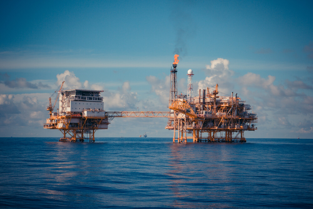 Rise In US Crude Stockpiles Offset Hopes For Higher Chinese Demand