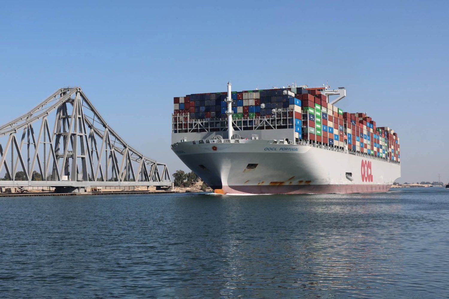 Suez Canal container-ship tonnage rises 54.2% in first eight months of 2026