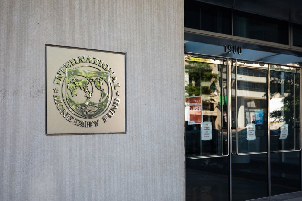 The IMF warns that a prolonged Middle Eastern crisis could impact growth indicators, inflation, and markets. The